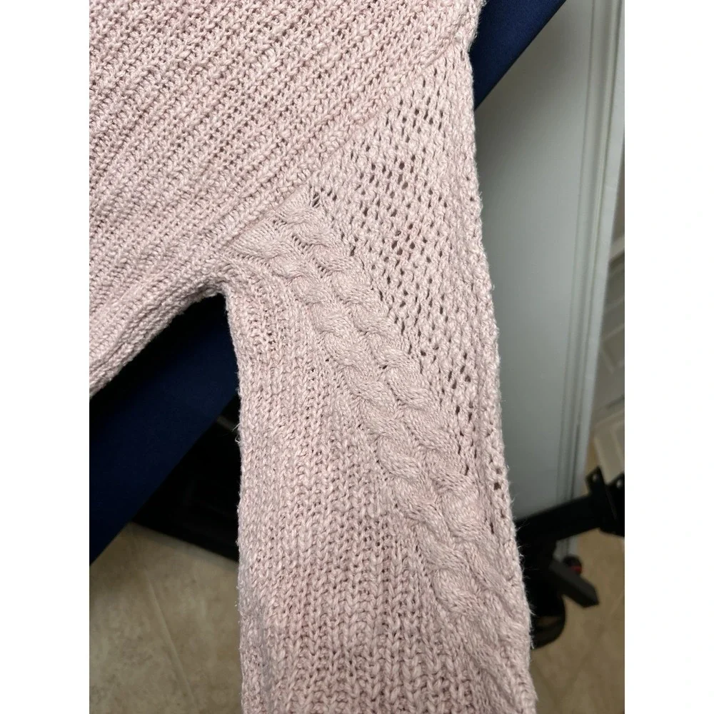 American‎ Eagle Women's Light Pink V-Neck Sweater Size Small